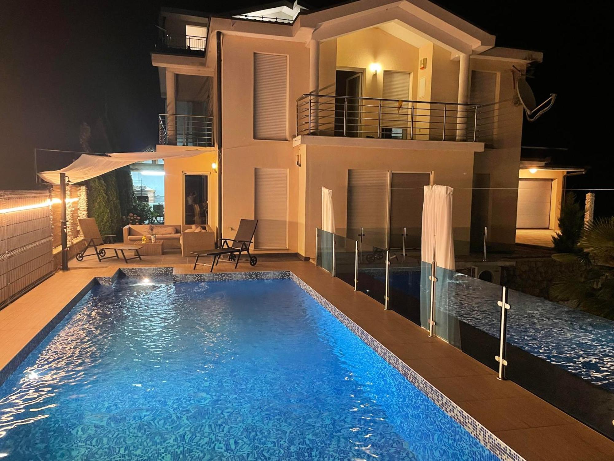 Ferienhaus Siroki Brijeg Ngoại thất bức ảnh